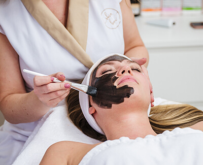 Skinbox, Aesthetic Clinic, kozmetika, 16.kerület, Budapest, szépségszalon, Hydra beauty Carbon Peeling kezelés, lézeres arckezelés, manuális tisztítás