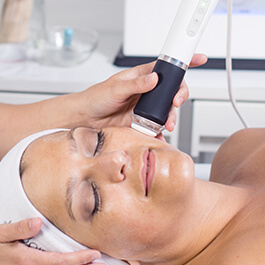 Pollogen Oxygeneo, arckezelés, Oxypod, arckezelés, hámlasztás, bőrmegújítás, bőrprobléma, kozmetika, budapest, Skinbox Aesthetic Clinic